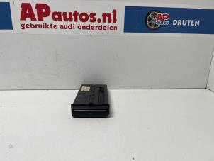 Gebruikte Opbergvak Audi A3 Sportback (8PA) 1.6 Prijs € 15,00 Margeregeling aangeboden door AP Autos