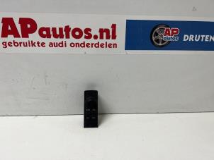 Gebruikte Navigatie bedienings paneel Audi A3 Sportback (8PA) 1.6 FSI 16V Prijs € 25,00 Margeregeling aangeboden door AP Autos
