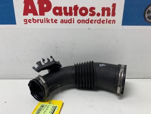 Gebruikte Luchtinlaat slang Audi A4 Quattro (B8) 3.0 TDI V6 24V Prijs € 19,99 Margeregeling aangeboden door AP Autos