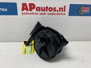 Gebruikte Secundaire Pomp Audi A4 Cabriolet (B6) 2.4 V6 30V Prijs € 24,99 Margeregeling aangeboden door AP Autos