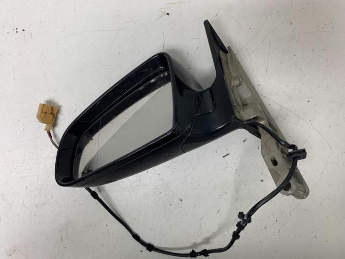 Buitenspiegel links van een Audi A4 Cabriolet (B6) 2.4 V6 30V 2002