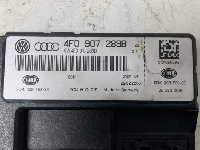 Computer Body Control van een Audi A6 Avant (C6) 4.2 V8 40V Quattro 2005