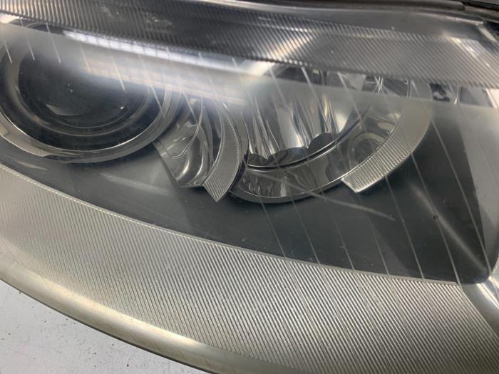 Koplamp rechts van een Audi A6 Avant (C6) 4.2 V8 40V Quattro 2005