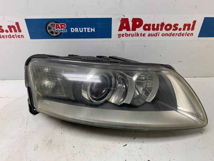 Koplamp rechts van een Audi A6 Avant (C6) 4.2 V8 40V Quattro 2005