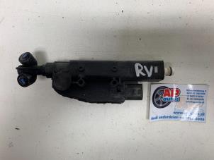 Gebruikte Koplamp Sproeier Audi A8 (D3) 3.7 V8 40V Quattro Prijs € 24,99 Margeregeling aangeboden door AP Auto's