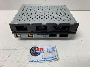 Gebruikte Radio module Audi A4 Avant (B8) 2.0 TFSI 16V Prijs € 99,99 Margeregeling aangeboden door AP Auto's