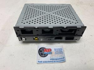 Gebruikte Radio module Audi A4 (B8) 1.8 TFSI 16V Prijs € 99,99 Margeregeling aangeboden door AP Auto's