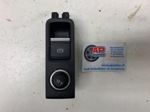 Gebruikte Handrem schakelaar Audi A3 Sportback (8YA) 1.4 40 TFSIe 16V Prijs € 19,99 Margeregeling aangeboden door AP Auto's