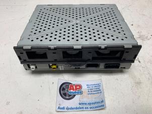 Gebruikte Radio module Audi A6 Avant (C6) 3.2 V6 24V FSI Quattro Prijs € 99,99 Margeregeling aangeboden door AP Auto's