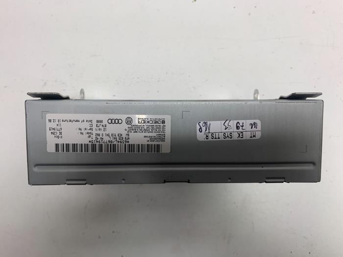 Radio module van een Audi A6 (C6) 2.0 T FSI 16V 2007