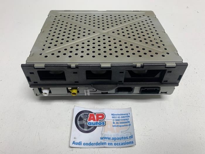 Radio module van een Audi A6 (C6) 2.0 T FSI 16V 2007
