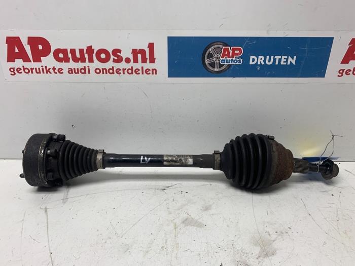 Gebruikte Aandrijfas links-voor Audi A3 Sportback (8VA/8VF) 1.4 TFSI ACT Ultra 16V Prijs € 59,99 Margeregeling aangeboden door AP Auto's
