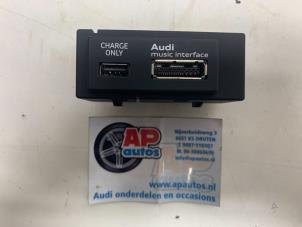 Gebruikte AUX/USB aansluiting Audi A3 Sportback (8VA/8VF) 1.4 TFSI 16V e-tron Prijs € 24,99 Margeregeling aangeboden door AP Auto's
