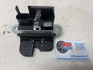 Gebruikte Achterklep Slotmechaniek Volkswagen Polo V (6R) 1.4 16V Prijs € 24,99 Margeregeling aangeboden door AP Auto's