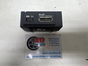 Gebruikte AUX/USB aansluiting Audi A3 Sportback (8VA/8VF) 1.8 TFSI 16V Quattro Prijs € 24,99 Margeregeling aangeboden door AP Auto's