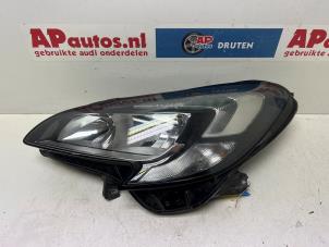 Gebruikte Koplamp links Opel Corsa E 1.4 16V Prijs € 299,99 Margeregeling aangeboden door AP Auto's
