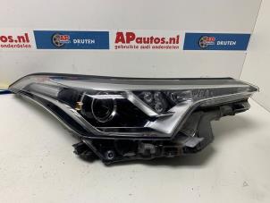 Gebruikte Rechter Koplamp Toyota C-HR (X1,X5) 1.8 16V Hybrid Prijs € 249,99 Margeregeling aangeboden door AP Auto's