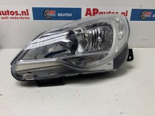 Gebruikte Koplamp links Opel Corsa D 1.4 16V Twinport LPG Prijs € 74,99 Margeregeling aangeboden door AP Auto's