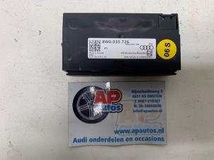 Gebruikte AUX/USB aansluiting Audi A4 Avant (B9) 2.0 TDI Ultra 16V Prijs € 19,99 Margeregeling aangeboden door AP Auto's