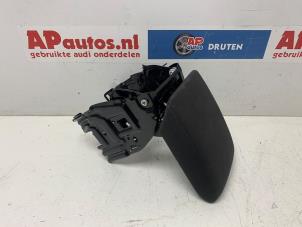 Gebruikte Armsteun Audi A4 Avant (B8) 2.0 TFSI 16V Prijs € 29,99 Margeregeling aangeboden door AP Auto's