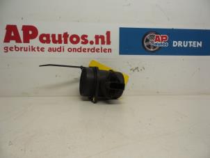 Gebruikte Luchtmassameter Audi A4 Quattro (B5) 2.4 30V Prijs € 19,99 Margeregeling aangeboden door AP Auto's