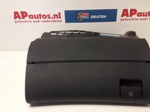 Gebruikte Handschoenenkastje Audi A4 Avant (B5) 1.8 20V Turbo Prijs € 24,99 Margeregeling aangeboden door AP Autos
