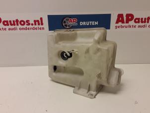 Gebruikte Ruitensproeiertank voor Audi A3 Sportback (8PA) 1.6 Prijs € 15,00 Margeregeling aangeboden door AP Autos