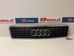 Gebruikte Grille Audi A8 (D2) 4.2 V8 40V Quattro Prijs € 19,99 Margeregeling aangeboden door AP Autos