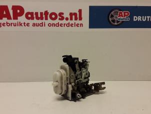 Gebruikte Portierslot Mechaniek 4Deurs links-voor Audi A8 (D2) 2.8 V6 Quattro Prijs € 29,99 Margeregeling aangeboden door AP Autos