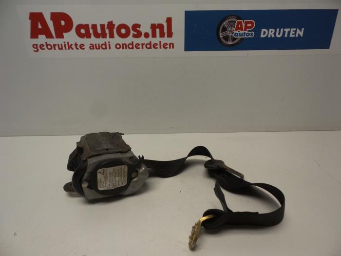 Veiligheidsgordel links-voor van een Audi RS6 2001