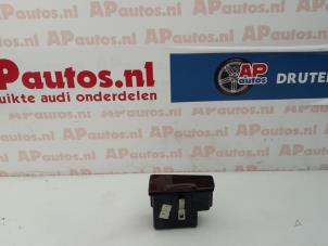 Gebruikte Asbak achter Audi A8 (D2) 4.2 V8 40V Quattro Prijs € 19,99 Margeregeling aangeboden door AP Autos