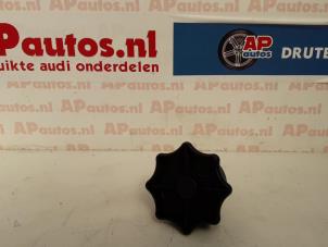 Gebruikte Reservewiel Ophangmechaniek Audi A8 (D2) 4.2 V8 40V Quattro Prijs € 19,99 Margeregeling aangeboden door AP Autos