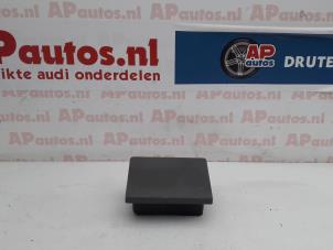 Gebruikte Asbak achter Audi Cabrio (B4) 2.3 E Prijs € 19,99 Margeregeling aangeboden door AP Autos