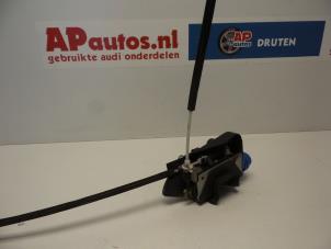 Gebruikte Deurslot Mechaniek 4Deurs rechts-achter Audi A8 (D2) 4.2 V8 40V Quattro Prijs € 19,99 Margeregeling aangeboden door AP Autos