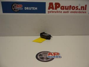 Gebruikte Schakelaar Achteruitverwarming Audi A3 (8L1) 1.6 Prijs € 35,00 Margeregeling aangeboden door AP Autos