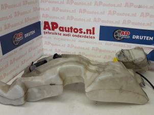 Gebruikte Ruitensproeiertank voor Audi A4 (B7) 1.9 TDI Prijs € 15,00 Margeregeling aangeboden door AP Autos