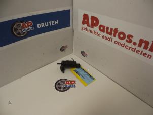 Gebruikte Ruitensproeierpomp voor Audi A3 (8P1) 2.0 TDI 16V Prijs € 9,99 Margeregeling aangeboden door AP Autos