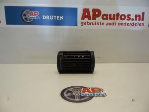 Gebruikte Luchtrooster Dashboard Audi A4 Avant (B5) 1.6 Prijs € 45,00 Margeregeling aangeboden door AP Auto's