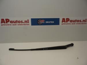 Gebruikte Ruitenwisserarm voor Audi A4 Avant (B5) 1.6 Prijs € 35,00 Margeregeling aangeboden door AP Autos