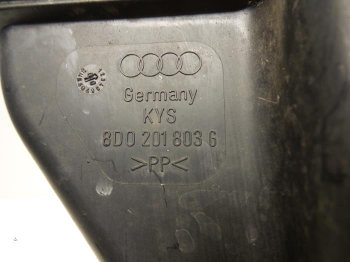 Koolstoffilter van een Audi A4 Avant (B5) 1.6 2000