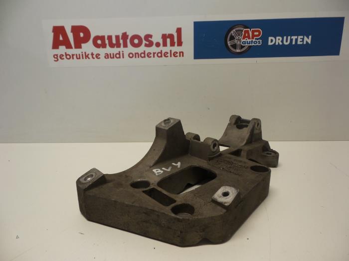 Gebruikte Dynamosteun boven Audi A3 (8P1) 2.0 16V FSI Prijs € 19,99 Margeregeling aangeboden door AP Auto's