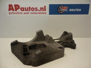 Gebruikte Dynamosteun onder Audi A3 (8P1) 2.0 16V FSI Prijs € 45,00 Margeregeling aangeboden door AP Autos
