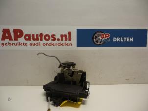 Gebruikte Deurslot Mechaniek 4Deurs links-achter Audi A6 (C5) 2.5 TDI V6 24V Prijs € 19,99 Margeregeling aangeboden door AP Autos