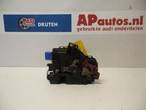 Gebruikte Deurslot Mechaniek 2Deurs rechts Audi A3 (8P1) 1.9 TDI Prijs € 45,00 Margeregeling aangeboden door AP Autos