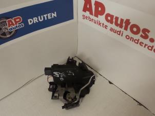 Gebruikte Cilinderslot Portier links Audi A6 Avant (C5) 2.5 TDI V6 24V Prijs € 19,99 Margeregeling aangeboden door AP Autos