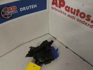 Gebruikte Portierslot Mechaniek 4Deurs links-achter Audi A4 Avant (B5) 1.9 TDI Prijs € 35,00 Margeregeling aangeboden door AP Autos