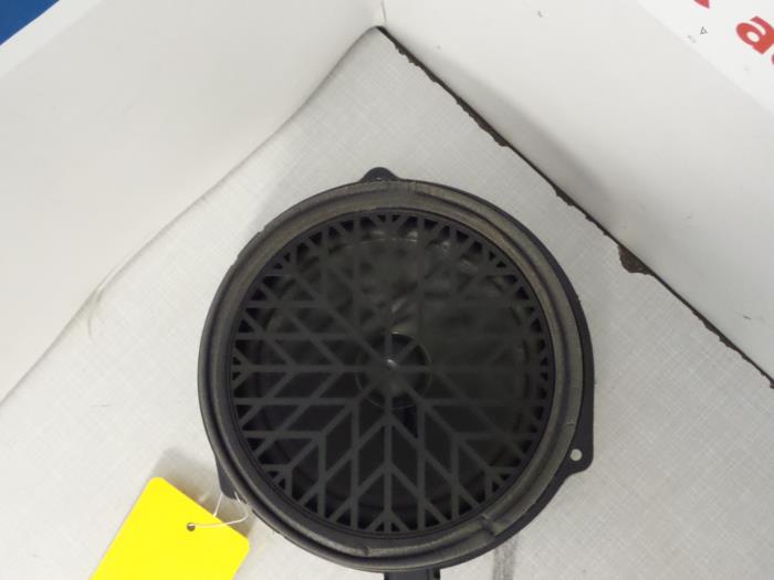 Car Front Door Midrange Speaker Horn for Audi A6 C6 2005 2006 2007 2008 2009 2010 2011 4F0035411 Spare Part