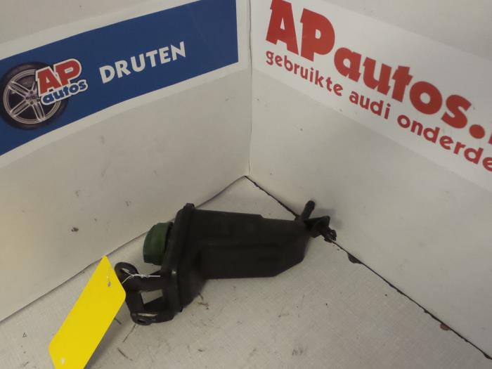 Gebruikte Servo Oliereservoir Audi A4 (B6) 2.0 FSI 16V Prijs € 15,00 Margeregeling aangeboden door AP Auto's