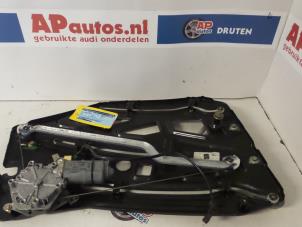 Gebruikte Electrisch Raammotor 2Deurs achter Audi Cabrio (B4) 2.3 E Prijs € 19,99 Margeregeling aangeboden door AP Autos