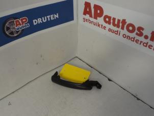 Gebruikte Portiergreep 4Deurs rechts-achter Audi A2 (8Z0) 1.4 TDI Prijs € 30,00 Margeregeling aangeboden door AP Autos